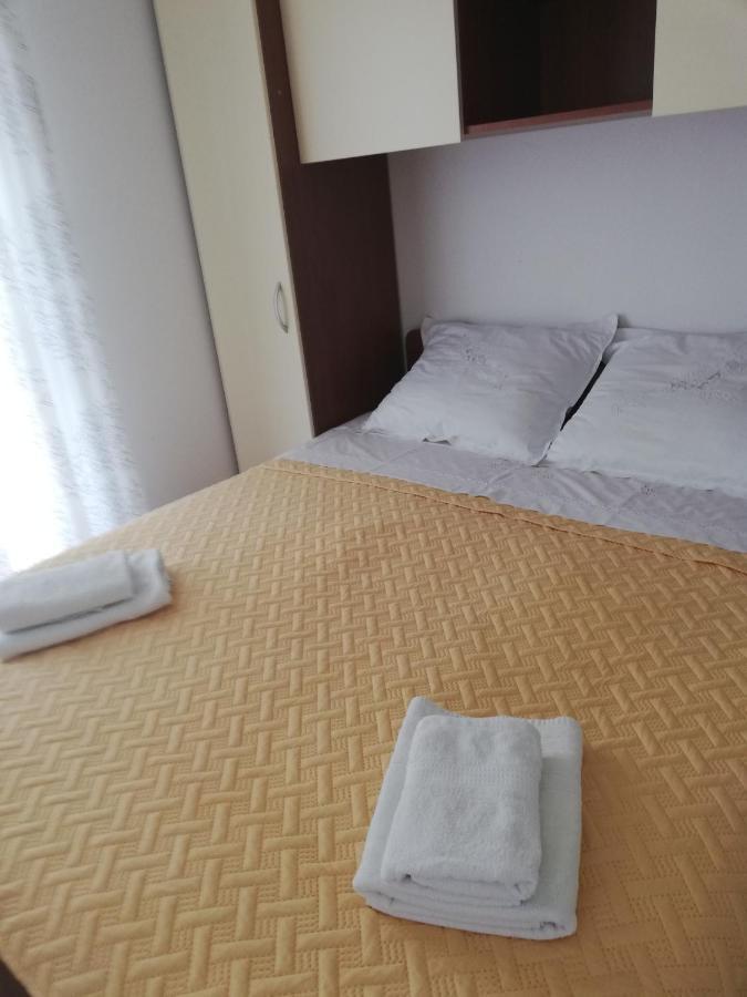 Holiday Home Riverside Komin  Екстериор снимка